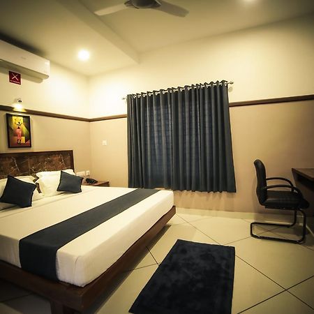 Icon Residency Hotel Kalpetta Bagian luar foto
