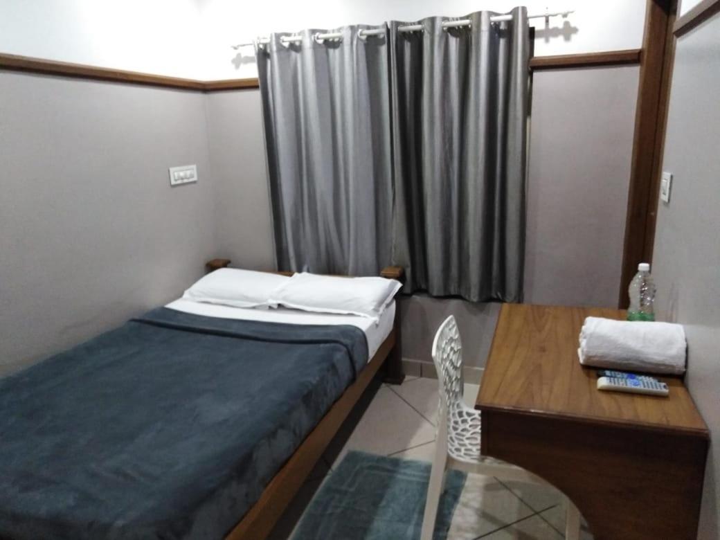 Icon Residency Hotel Kalpetta Bagian luar foto