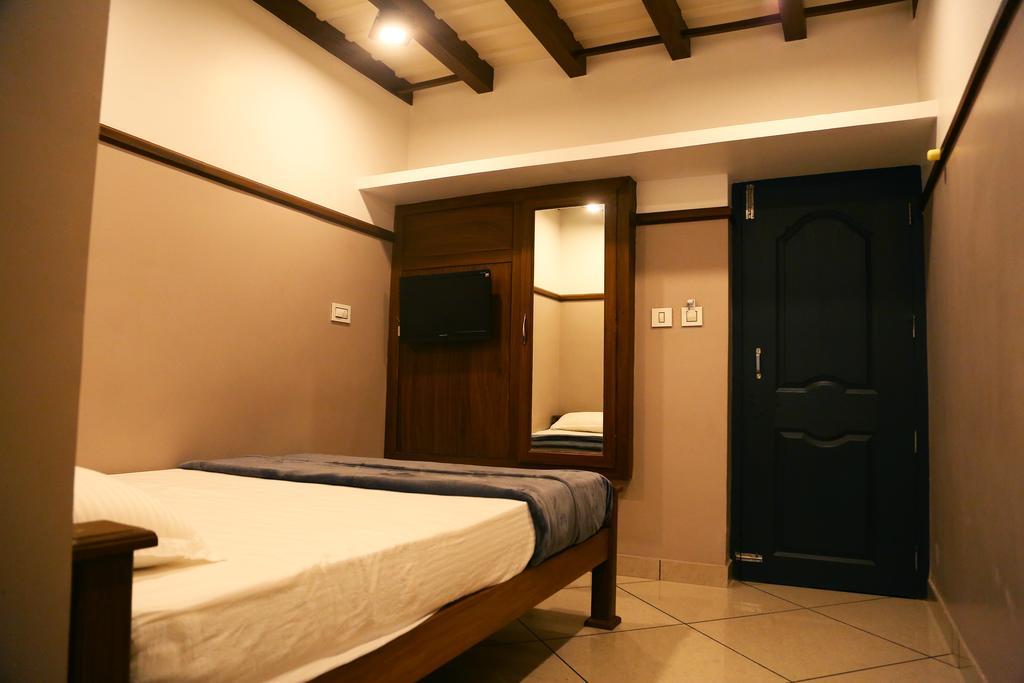 Icon Residency Hotel Kalpetta Bagian luar foto