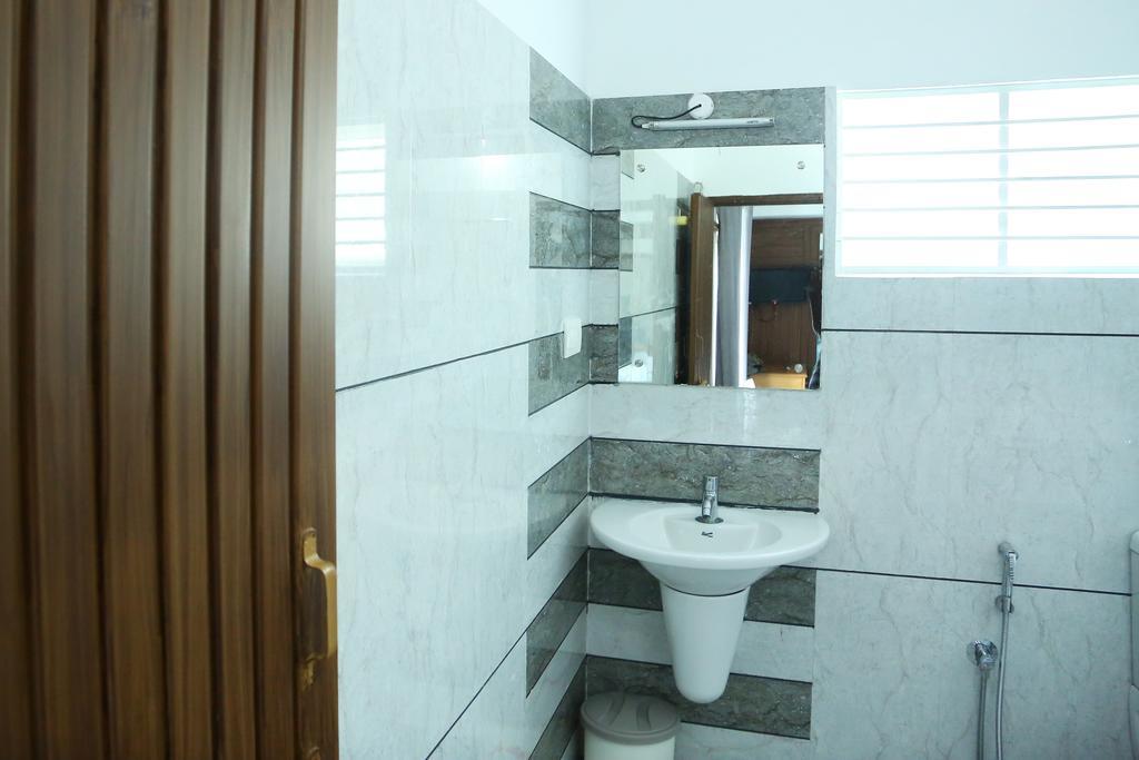 Icon Residency Hotel Kalpetta Bagian luar foto