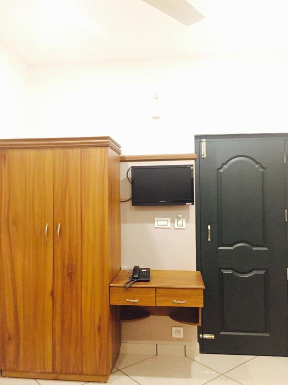 Icon Residency Hotel Kalpetta Bagian luar foto