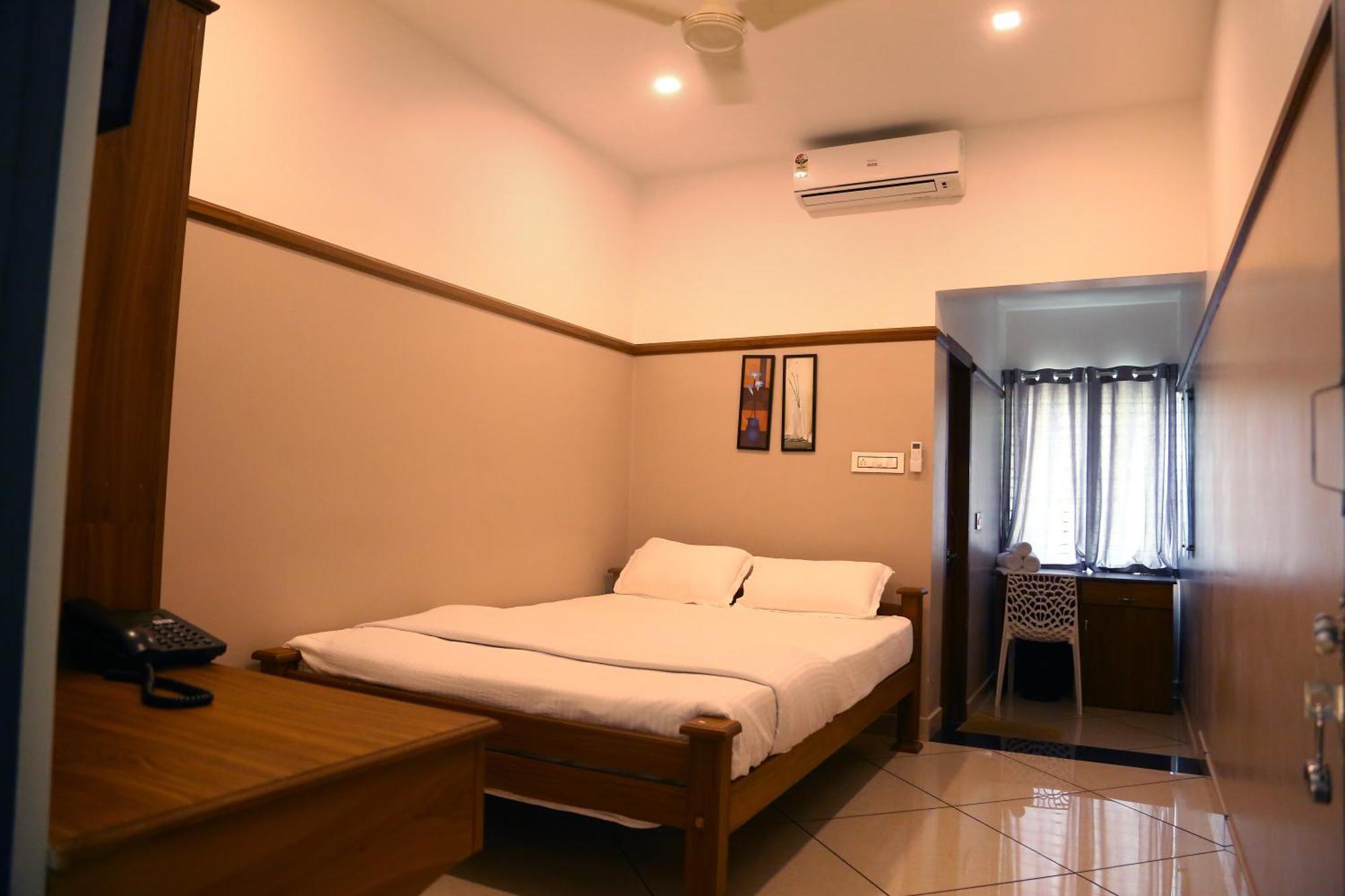 Icon Residency Hotel Kalpetta Bagian luar foto