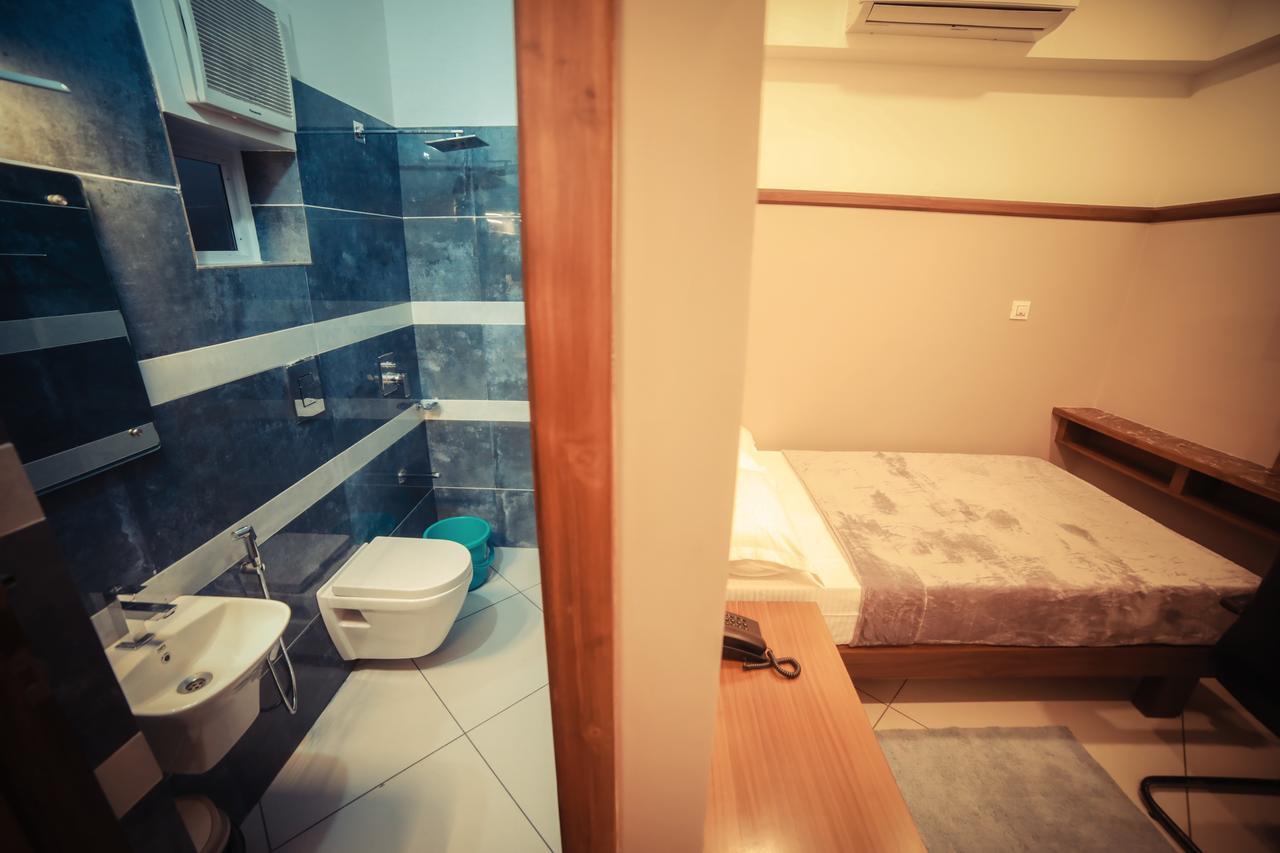Icon Residency Hotel Kalpetta Bagian luar foto