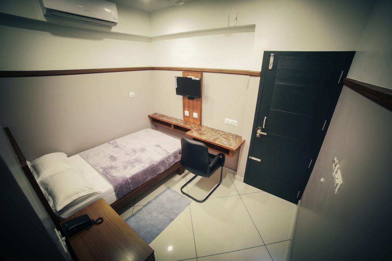 Icon Residency Hotel Kalpetta Bagian luar foto