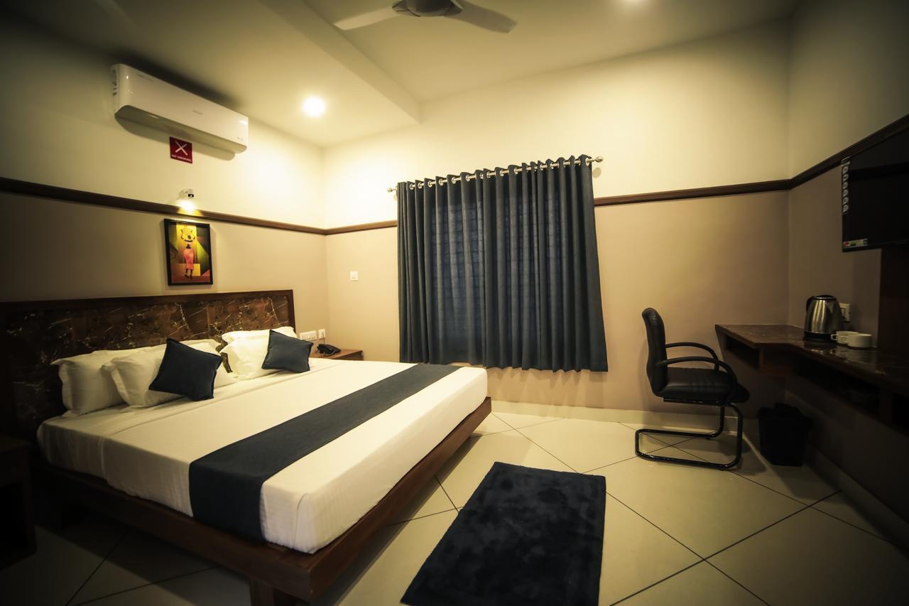 Icon Residency Hotel Kalpetta Bagian luar foto