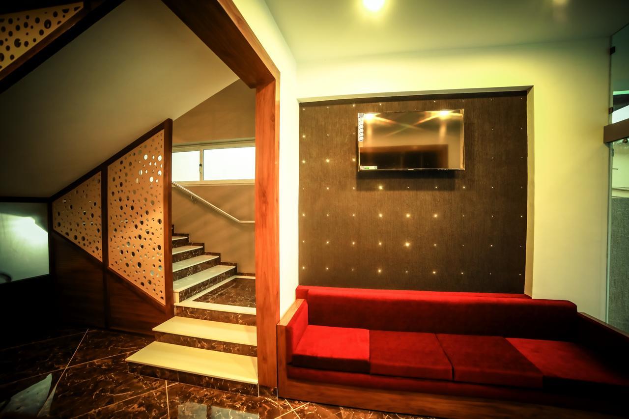 Icon Residency Hotel Kalpetta Bagian luar foto