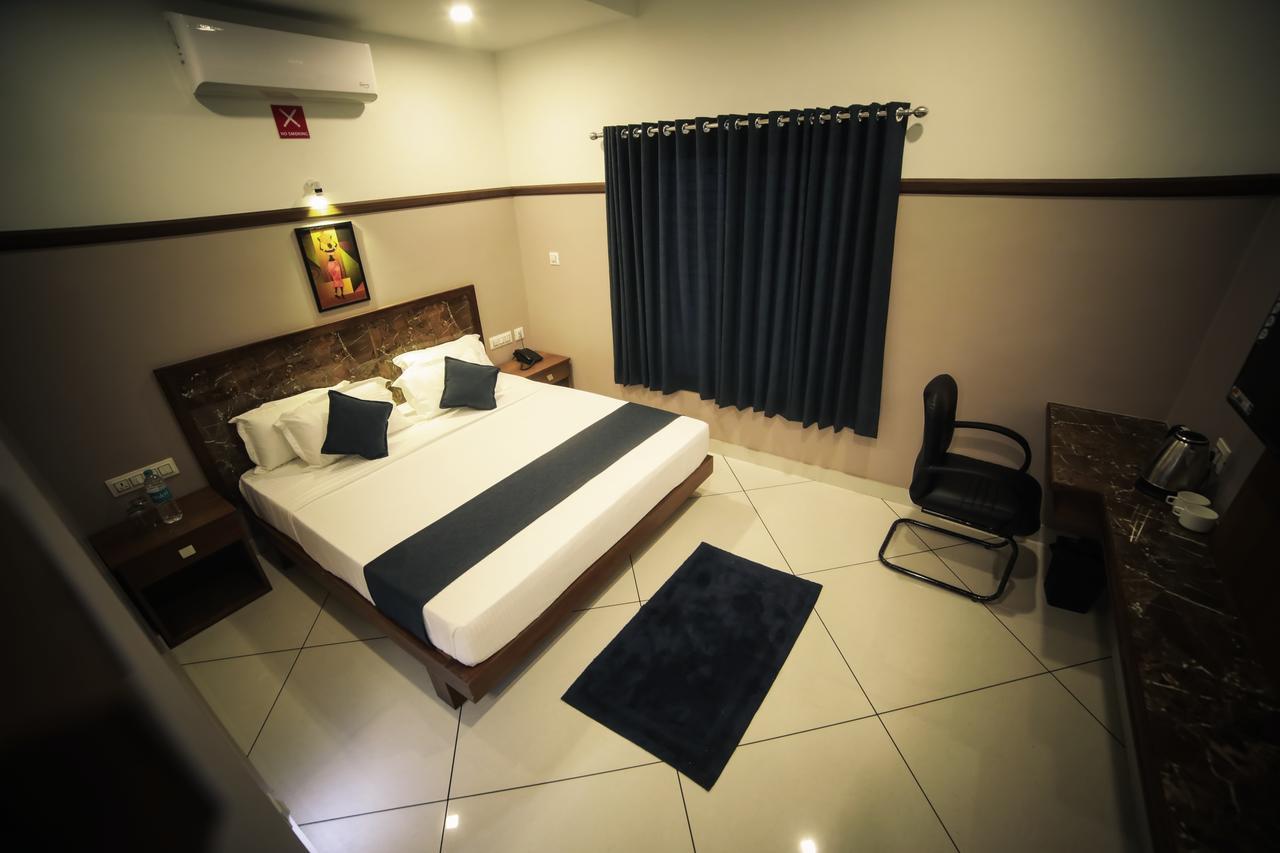 Icon Residency Hotel Kalpetta Bagian luar foto