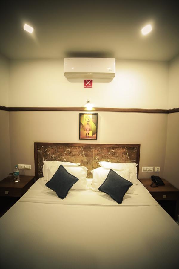 Icon Residency Hotel Kalpetta Bagian luar foto